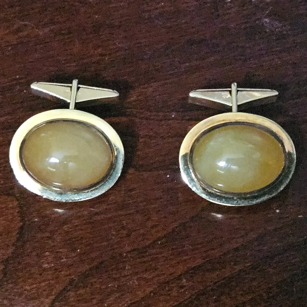 RARE SIGNED VINTAGE ESTATE GUMPS OVAL YELLOW JADE CABOCHON 14K GOLD CUFFLINKS